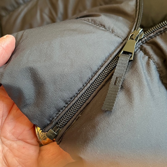 Uniqlo Down Packable Jacket Ultra Light Women’s M Water Repellency Black Travel - Picture 10 of 17